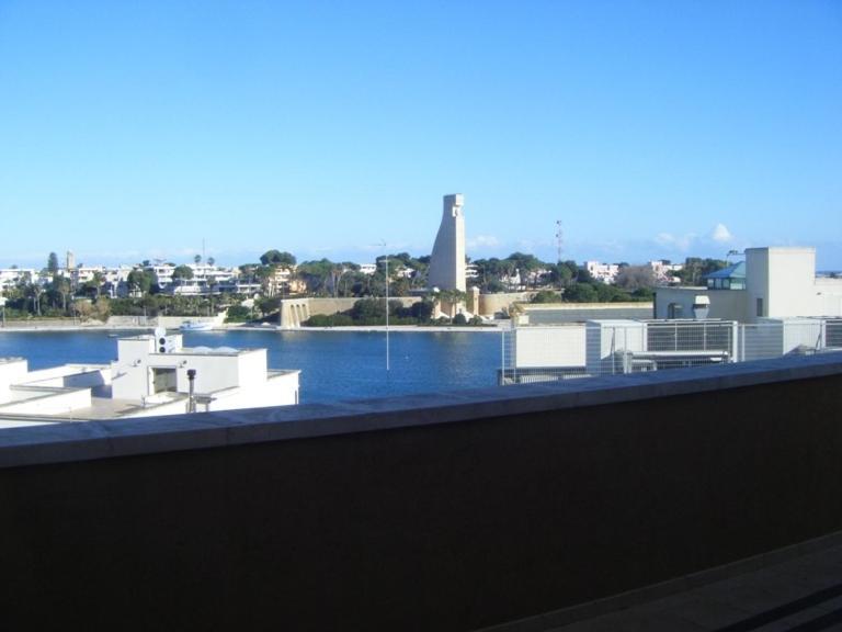 Appartamento Fontanella Deluxe Brindisi Bagian luar foto