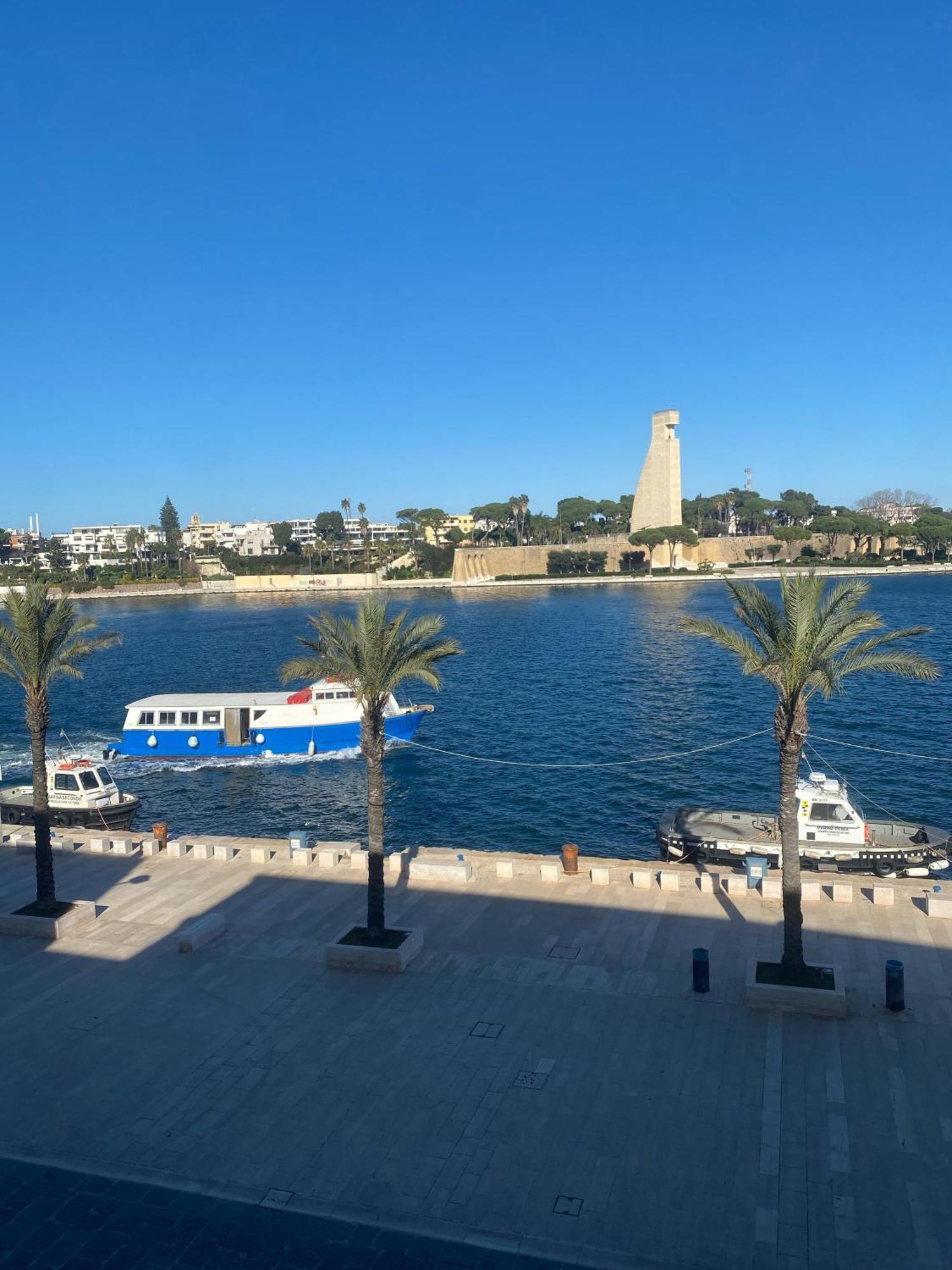 Appartamento Fontanella Deluxe Brindisi Bagian luar foto