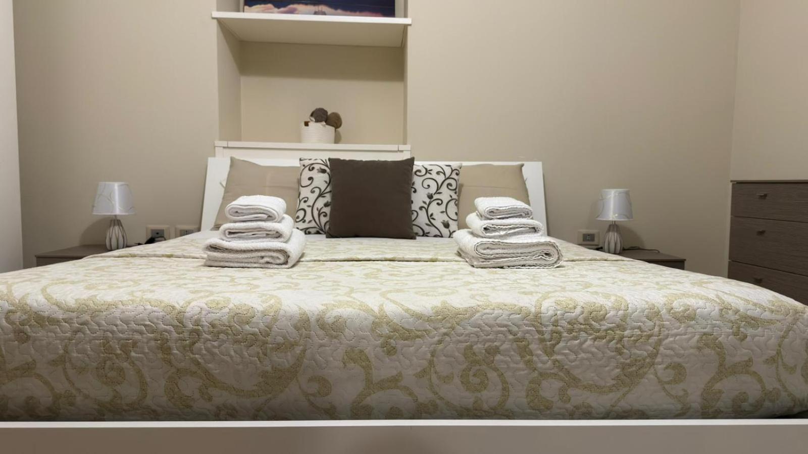 Appartamento Fontanella Deluxe Brindisi Bagian luar foto