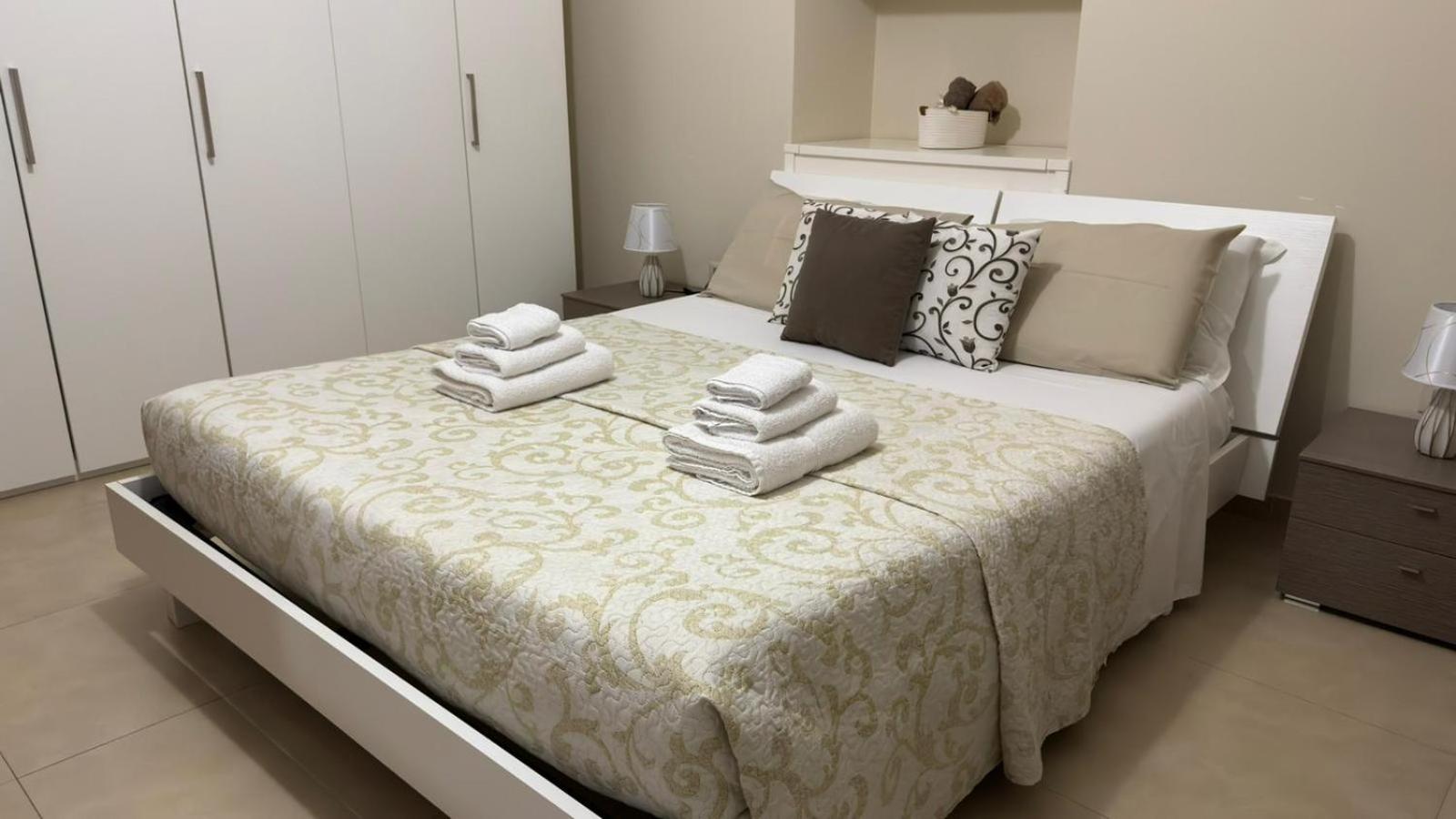 Appartamento Fontanella Deluxe Brindisi Bagian luar foto